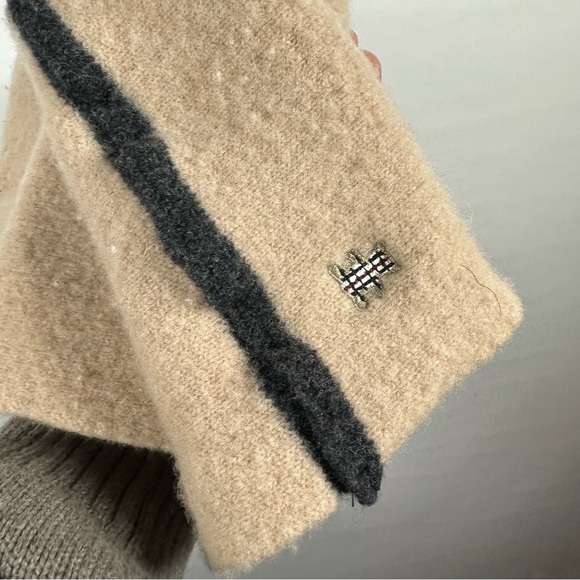 Burberry Embroidered Bear Beige Wool Scarf with Black Stripe - Picture 2 of 4
